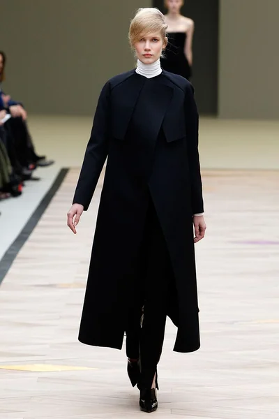 Look 32